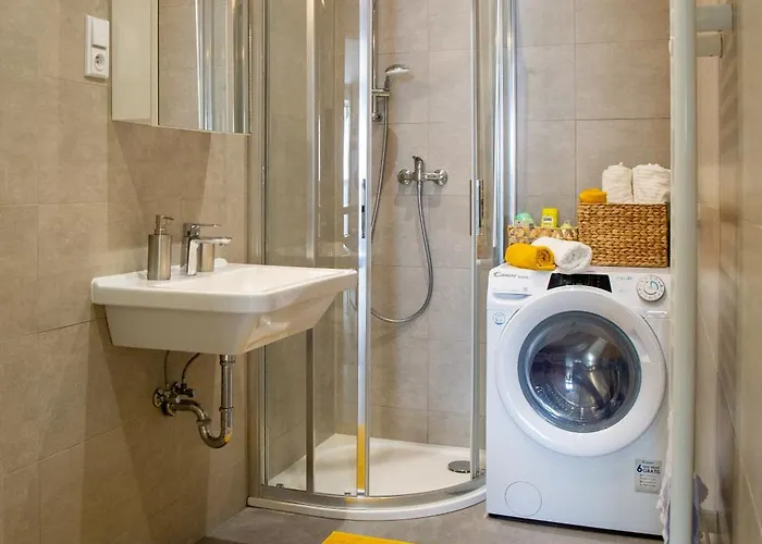 Yellow Submarine Se Slunnou Terasou * Kutná Hora