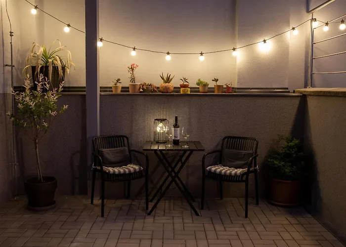 Yellow Submarine Se Slunnou Terasou * Kutná Hora