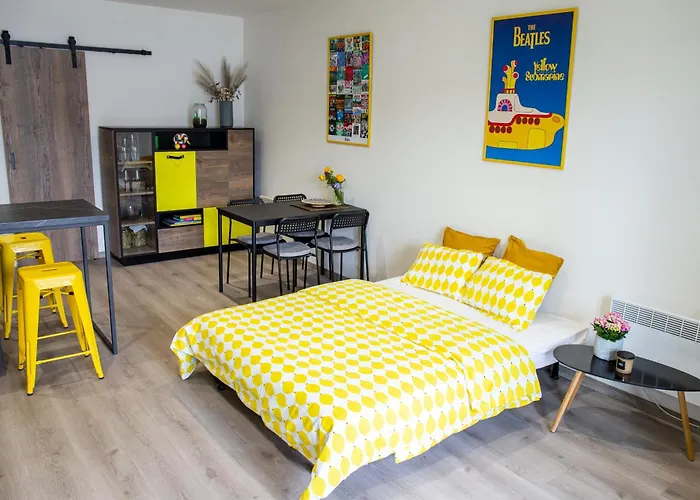 Yellow Submarine Se Slunnou Terasou * Kutná Hora